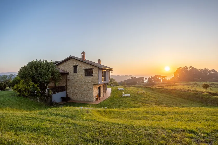 Rural Villa with Sea Views - Image 1
