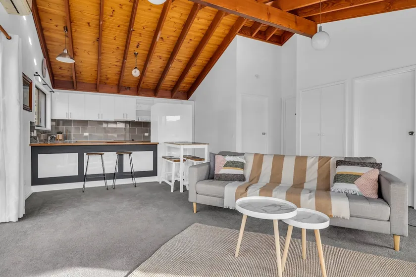 Retreat on Reid Street - Image 1