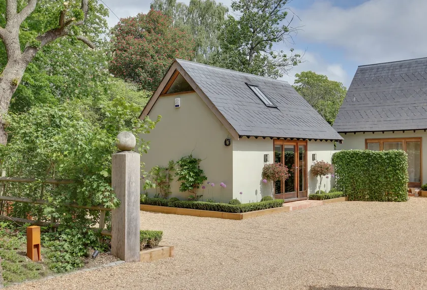 The Beeches - One Bedroom Cottage With Hot Tub - Image 1