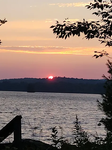Lakefront Serenity Retreat. - Image 1