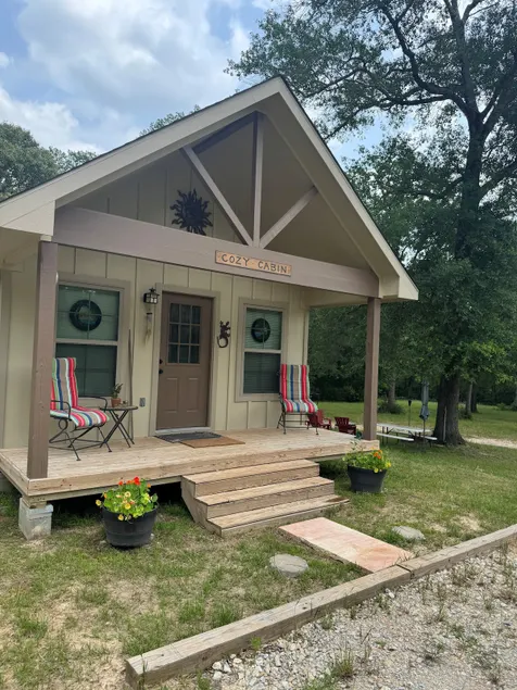 Cozy Cabin @ CircleCCampgrounds - Image 1