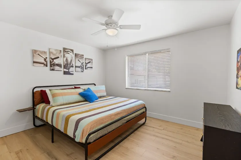 Spacious Modern 2BR | King bed | Close to Airport - Image 1