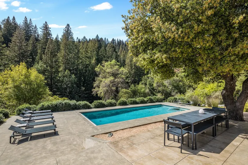 Private Oasis in Healdsburg: Pool, Spa & Views - Image 1