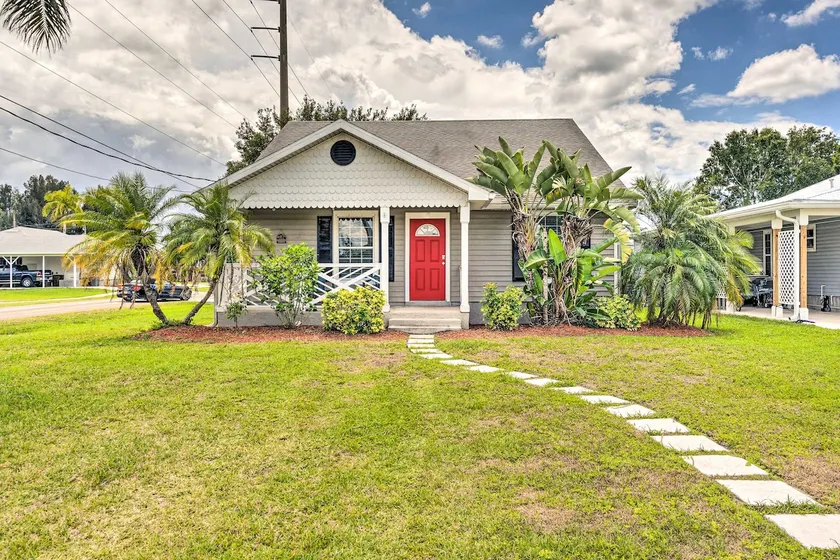 Stylish Coastal Cottage Near Downtown Punta Gorda - Image 1