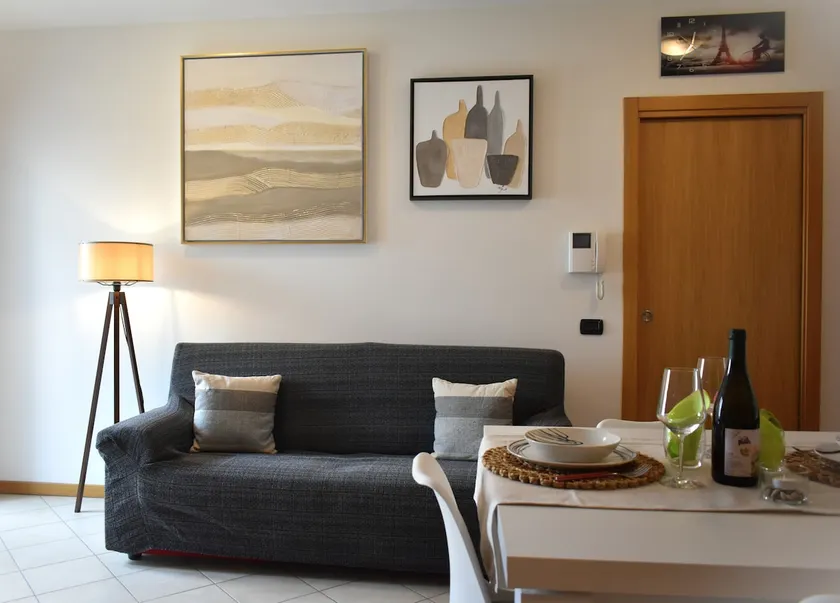 Casa di Abe modern tastes and Prosecco Hills - Image 1