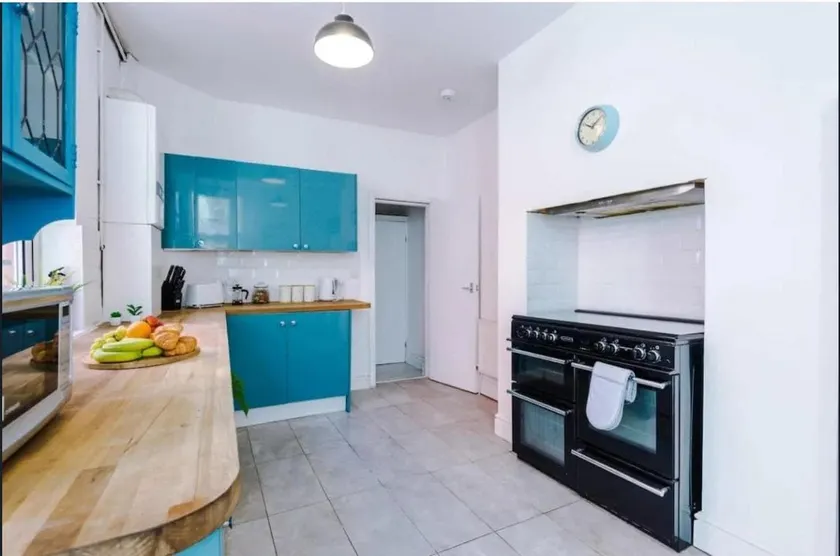 5BDR Manchester Stay | Tram Access|Free St Parking - Image 1