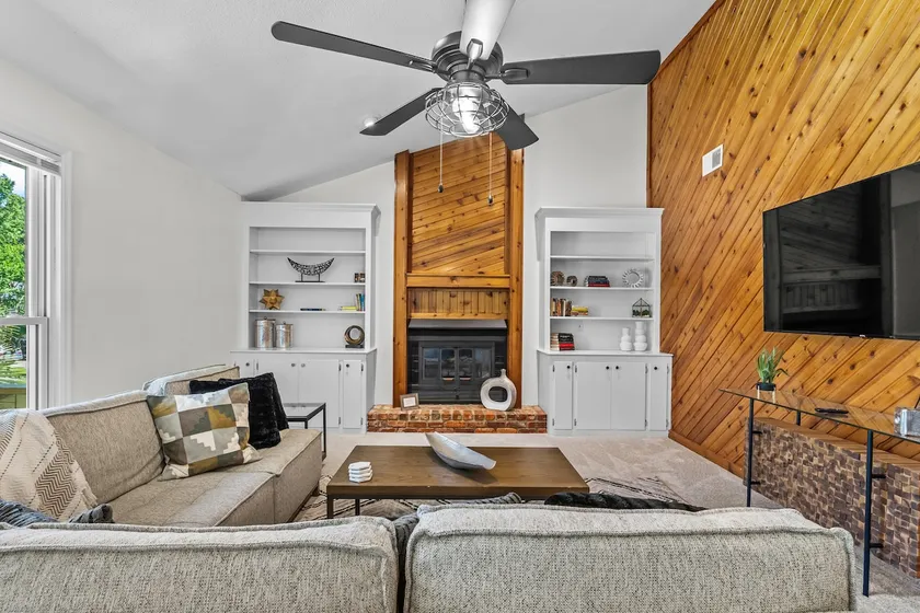 Charming 4 bedroom 3.5 bath - Image 1