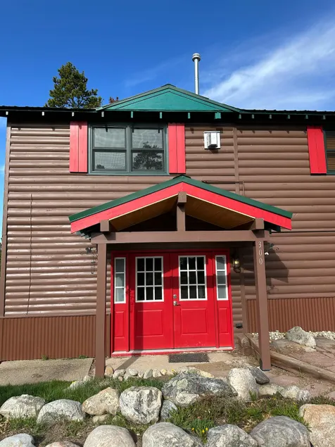 The Red Bears Den, Walk to River & Lake, In Town - Image 1