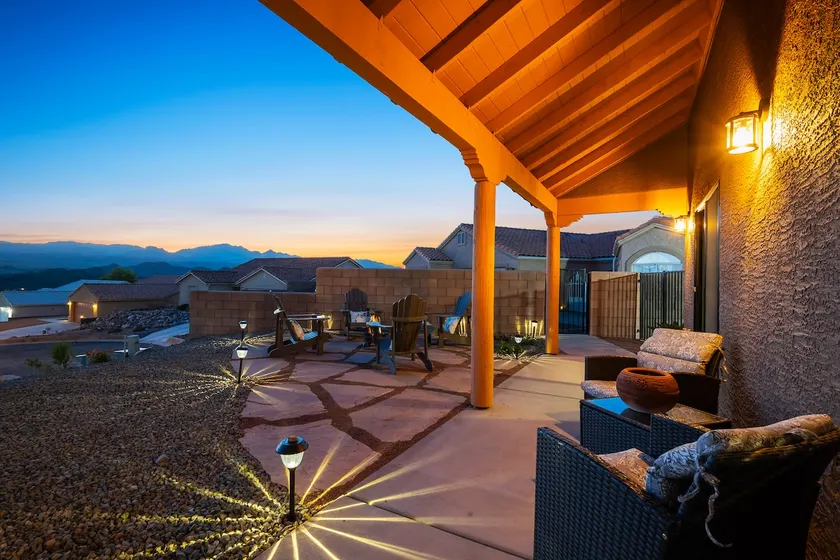 Stylish Santa Fe Escape by Lake, River & Casinos! - Image 1