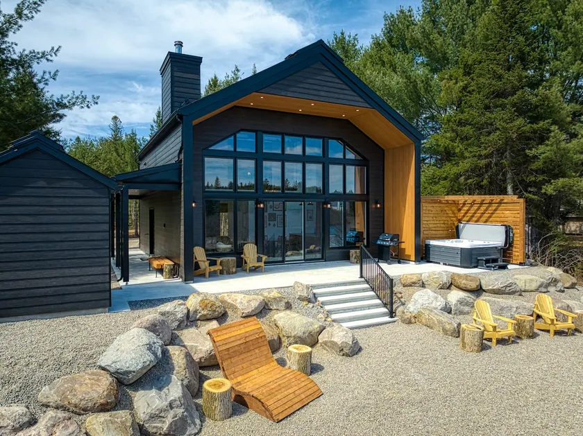 Chalet & Spa River View | Style + Foyer + Confort - Image 1