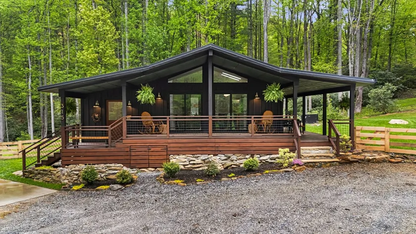 Beautiful, secluded, nestled in the woods+sauna! - Image 1