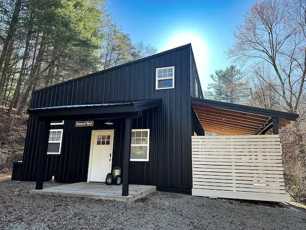 Hocking Hills Cabin- Hot Tub + Fire Pitt - Image 1