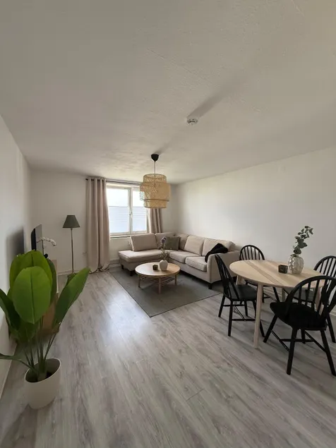 Chic apartment opposite the train station - Image 1