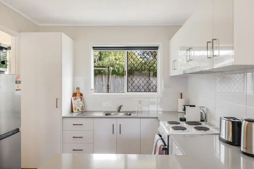 Charm in Leafy Centenary Heights! - Image 1