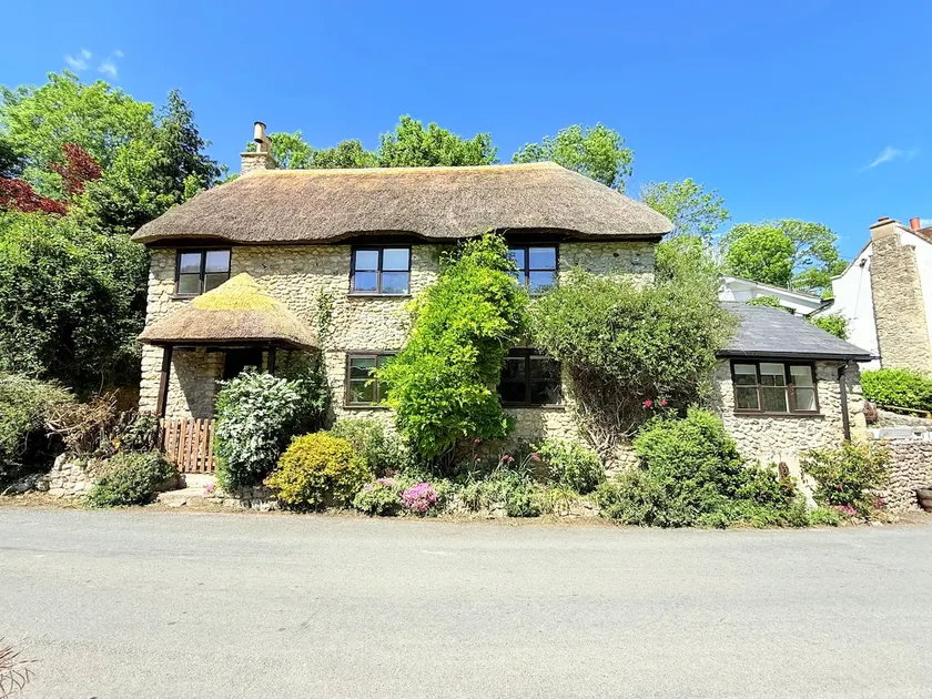Idyllic Coastal Country Cottage - Image 1