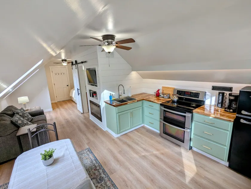 Hebard Hill Hideaway - Image 1
