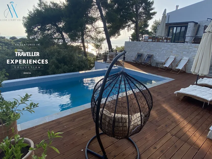 Luxury Villa with infinity pool - Image 1