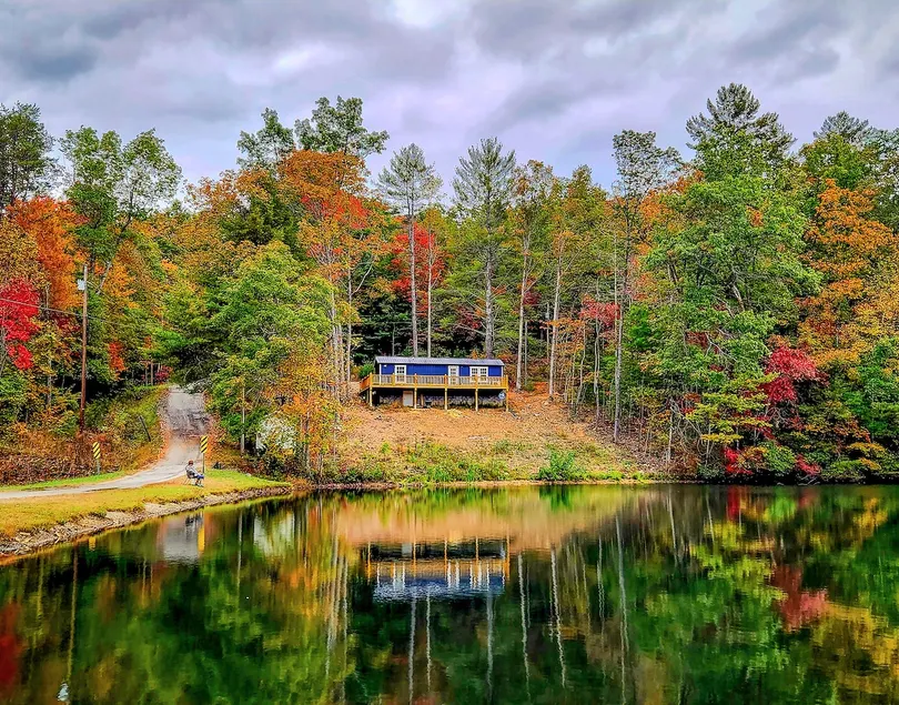 Blue Bliss Lakefront Cabin - Image 1