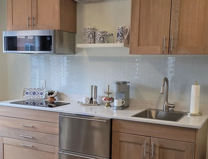 Renovated Deluxe King Studio Apt - Image 1