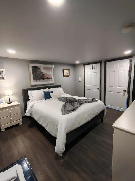 The Starboard Suite~No Pets - Image 1