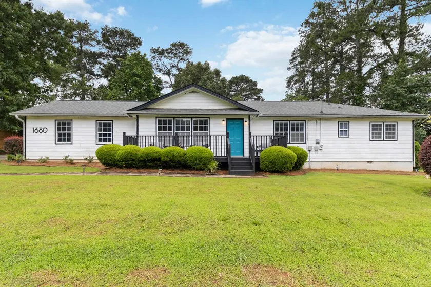 5BR with Game Room & Huge Backyard - Image 1