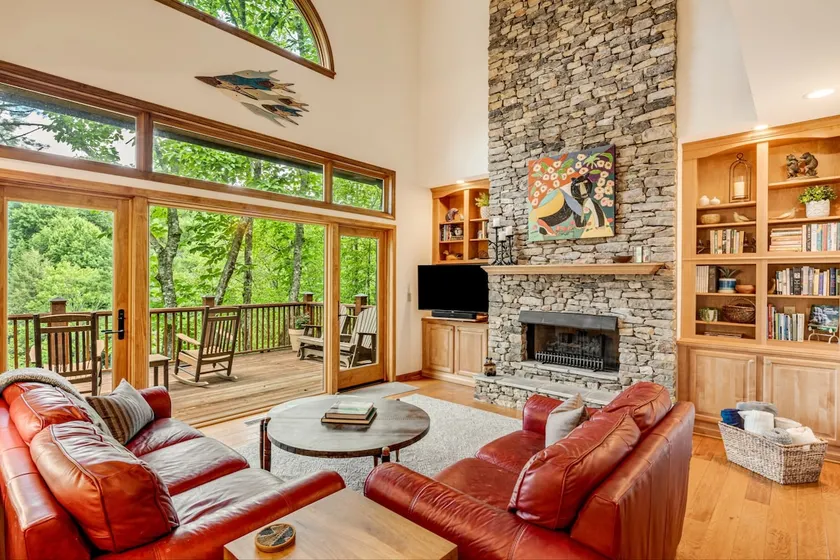 Relaxing Riverfront Retreat, 3 Decks, Lake/Kayaks - Image 1