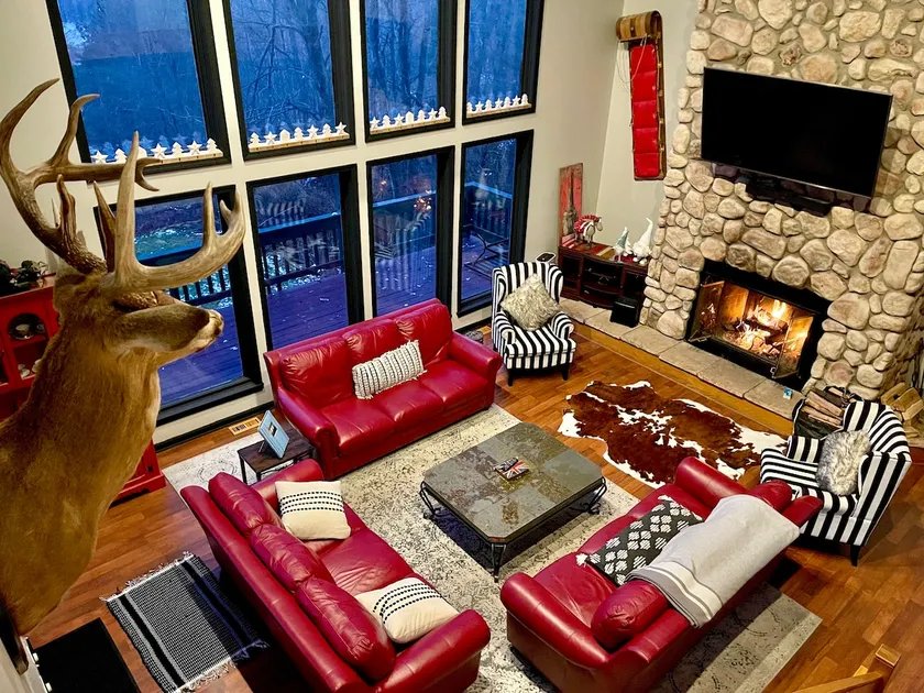 Hilltop chalet overlooking slopes! - Image 1