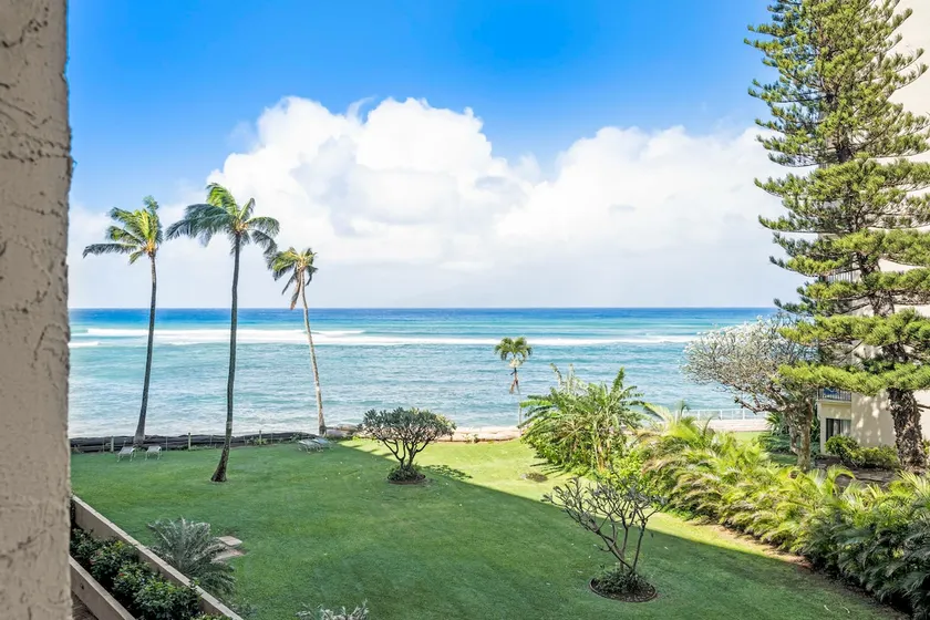 MAUI LAHAINA OCEAN FRONT STUDIO! NEAR NAPILI! - Image 1