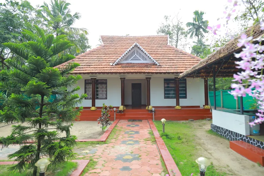 Beach side 2-Bedroom Sea View Villa near Marari - Image 1