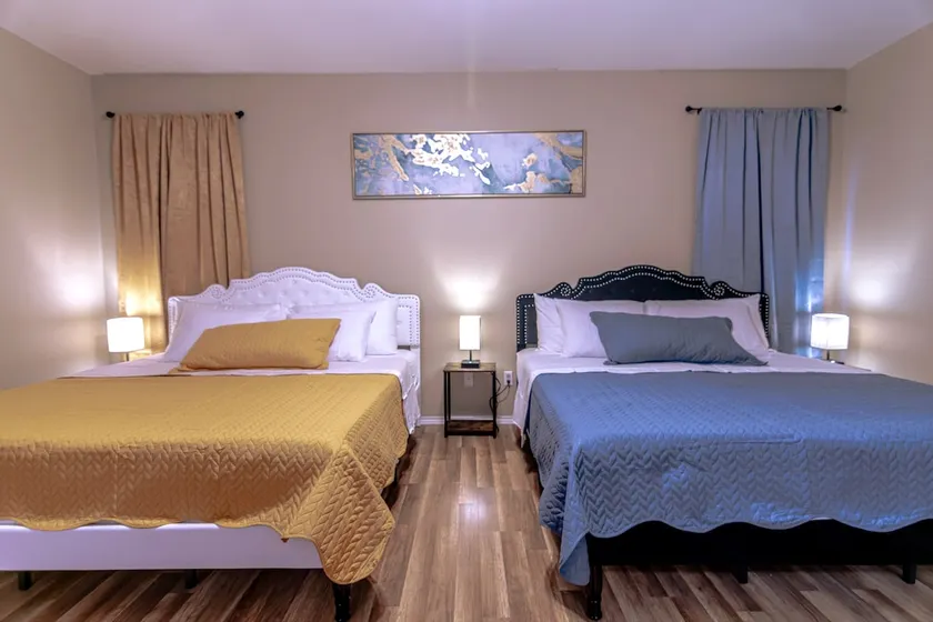 Escape to Comfort | 4- King Beds | Mins to DT - Image 1