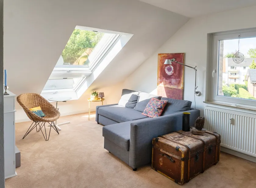 Bright apartment in a quiet location with air conditioning - Image 1