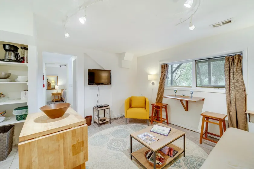 Quiet, Sunny 1Bdrm Hideaway | Private Parking - Image 1