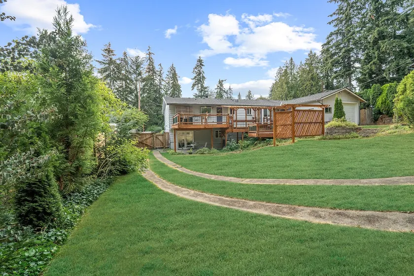 Spacious Traveler's Hideaway Ideal For Long Stays - Image 1