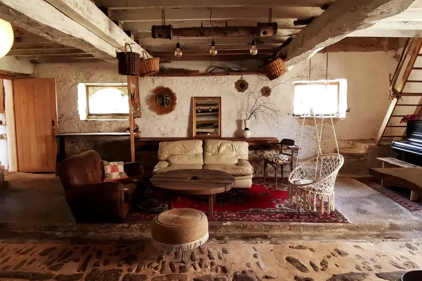 Atypical house in a village - Image 1