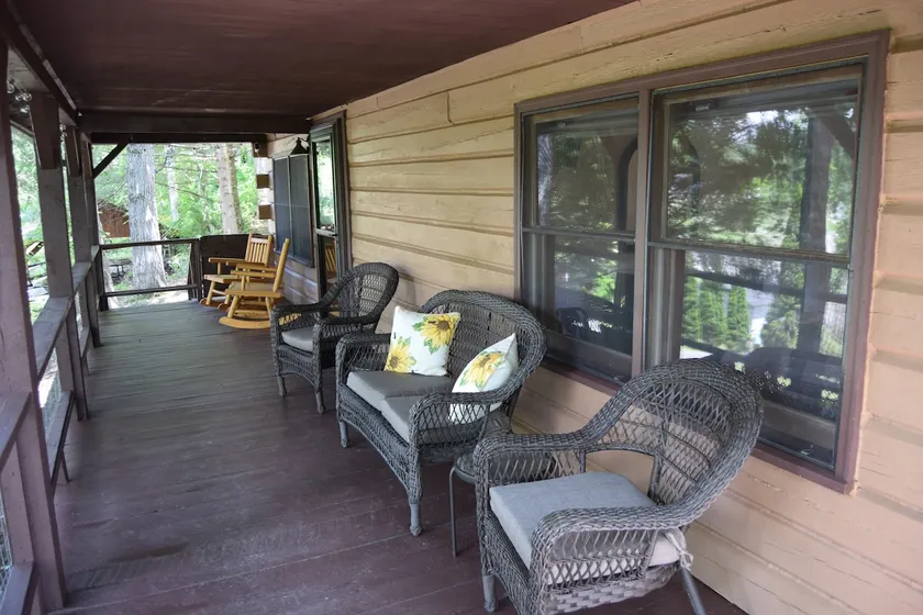 Blue Springs Bungalow - Image 1