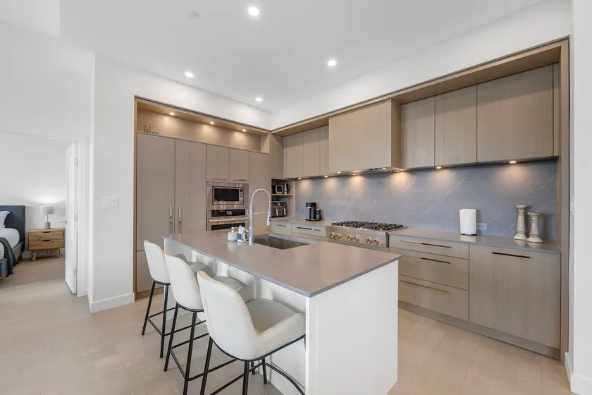 Beachside Penthouse Retreat - Image 1