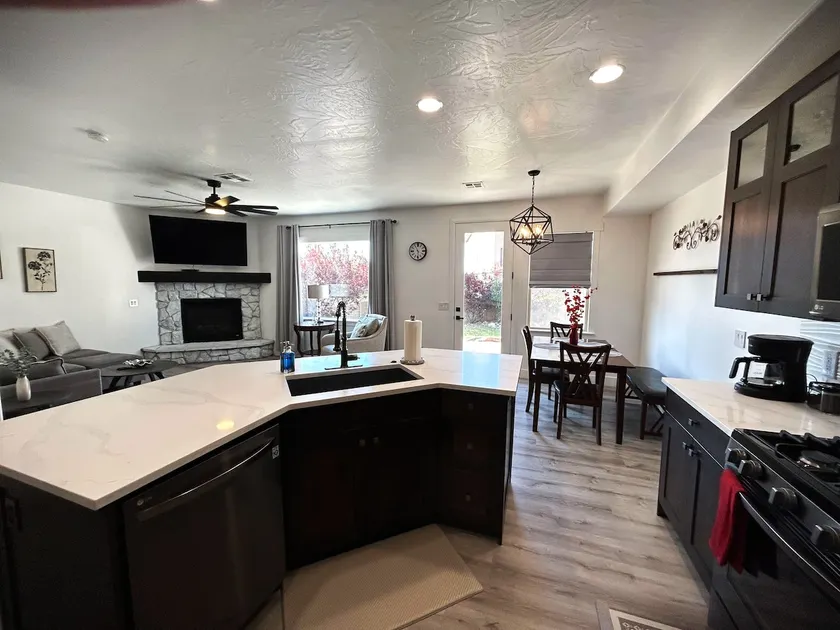 Relax at Grey House -Cedar City - Image 1