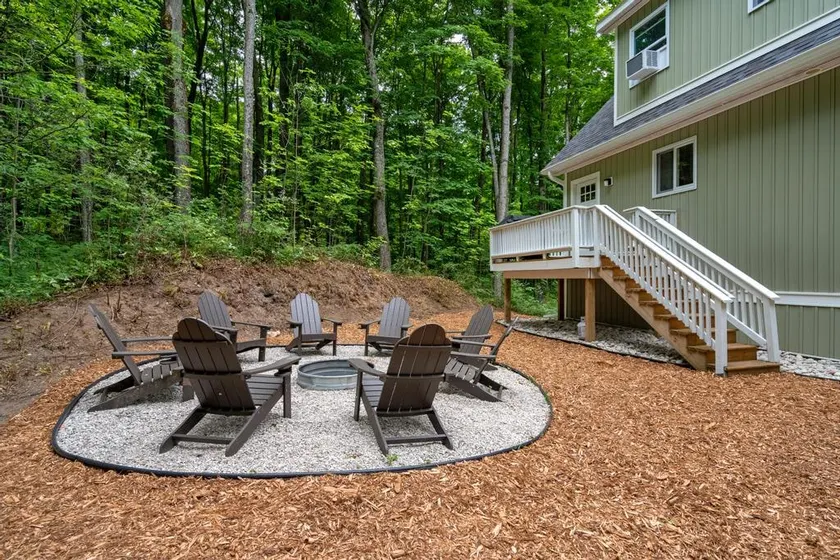 10 Acres, firepits, Harbor, Petoskey, sleeps 14 - Image 1