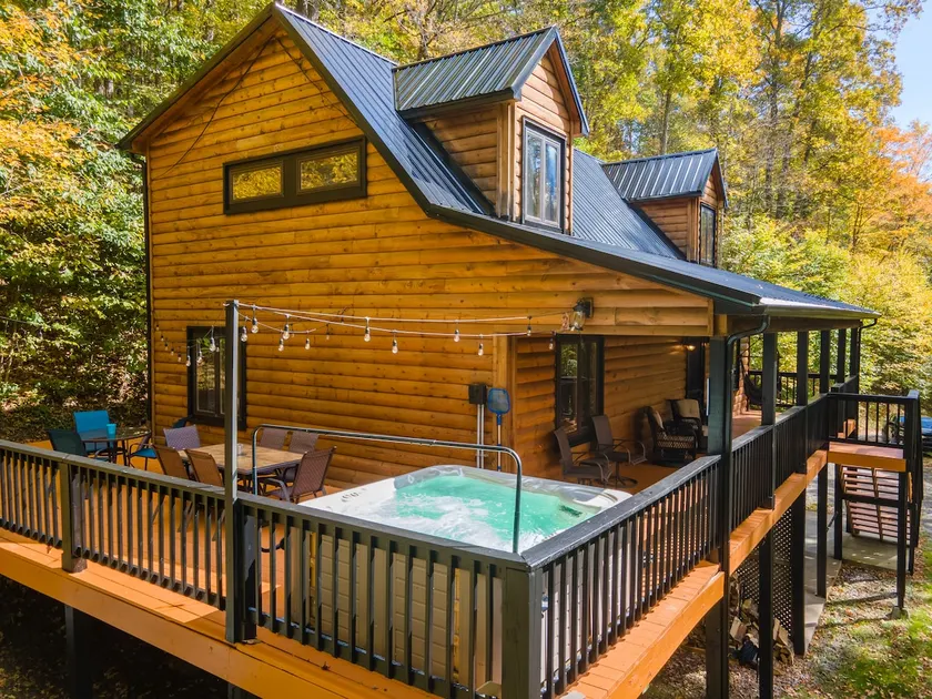 4 Bedroom Snowshoe Cabin: Hot Tub, Cold Plunge, Creek - Image 1
