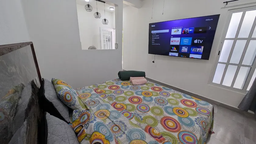 2C Deluxe studio with king size bed - Image 1