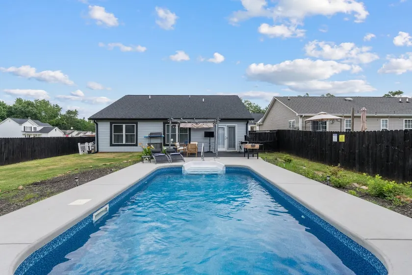 Cozy and luxurious Home with Pool 3BR 2BT - Image 1