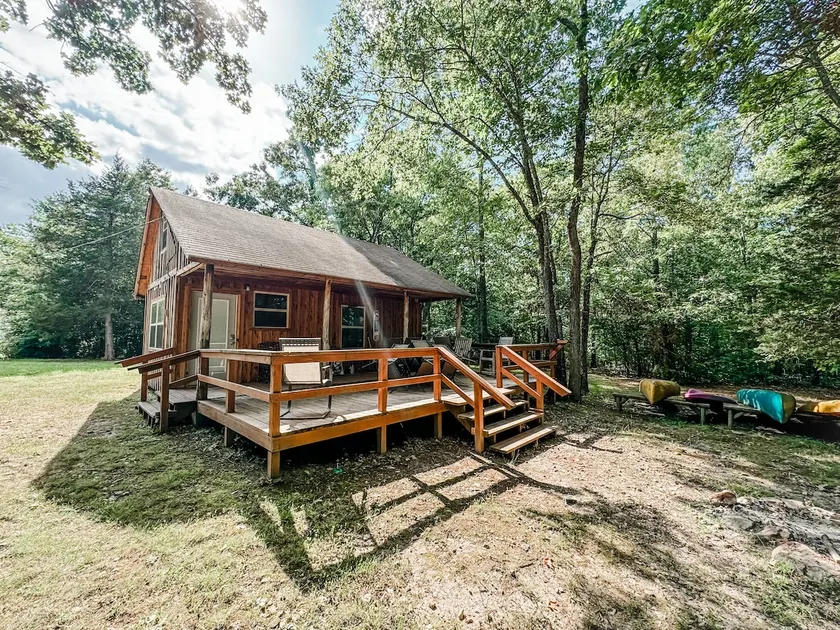 Cabin in Gilbert, Arkansas - Image 1