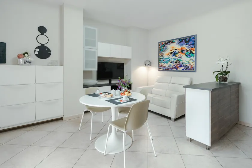 Sea Breeze Apartment - Image 1