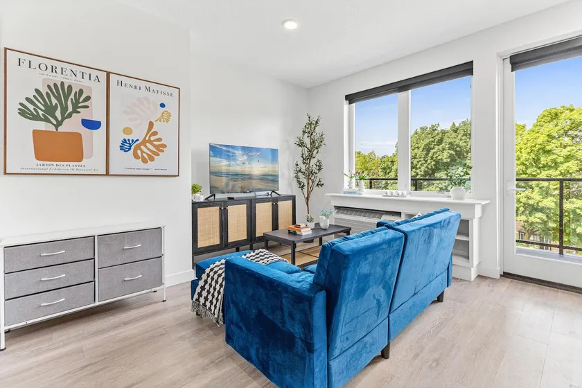 Urban 1BD Escape mins to DT w Gym, Wifi & Balcony - Image 1