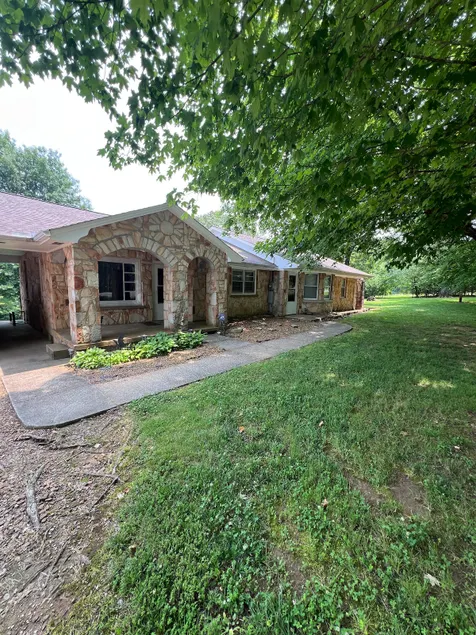 Martin's Lake House - Image 1