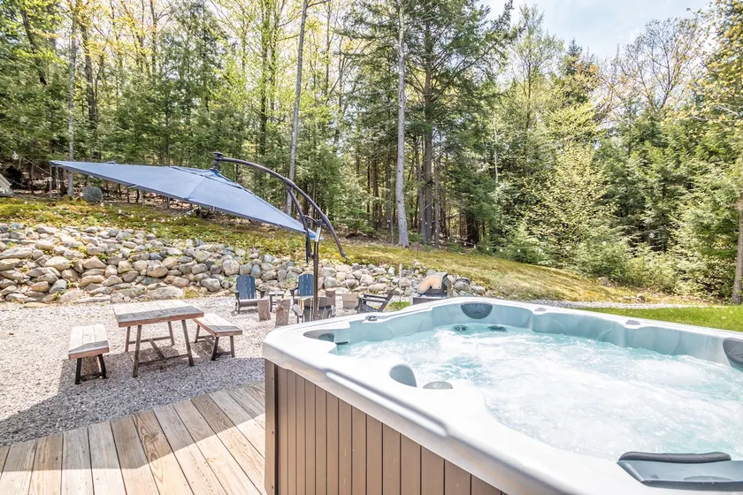 Hot Tub•Yard•King Bed•15mins to North Conway - Image 1