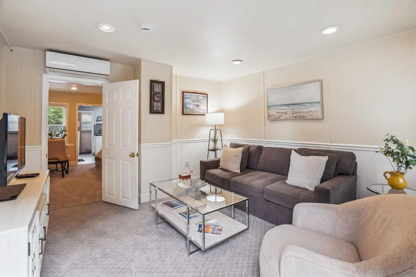 Dean Street's Lower Deck House! - Image 1