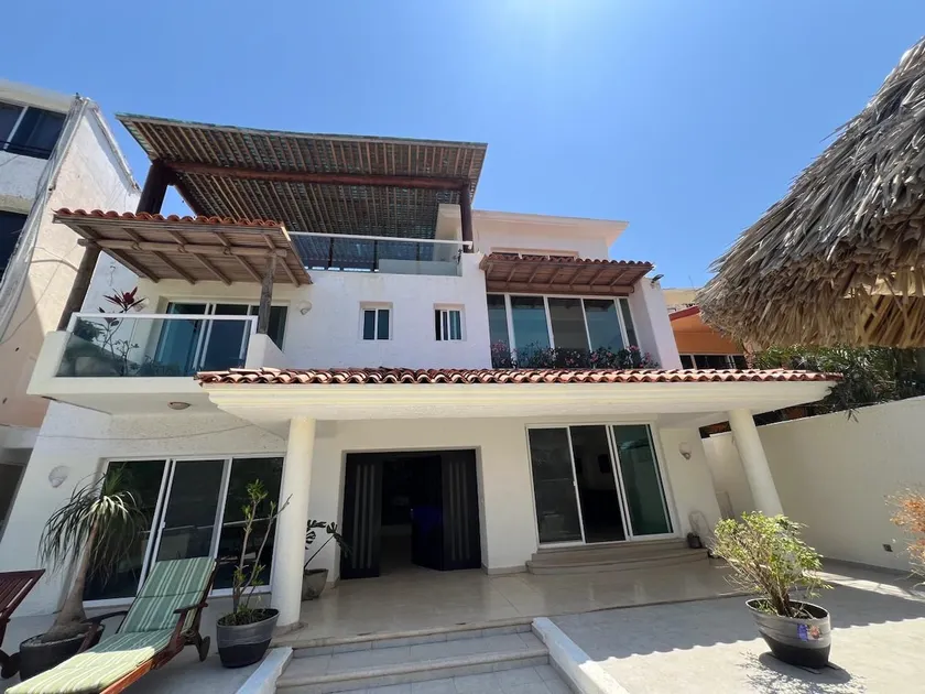 House on the cliff - Image 1