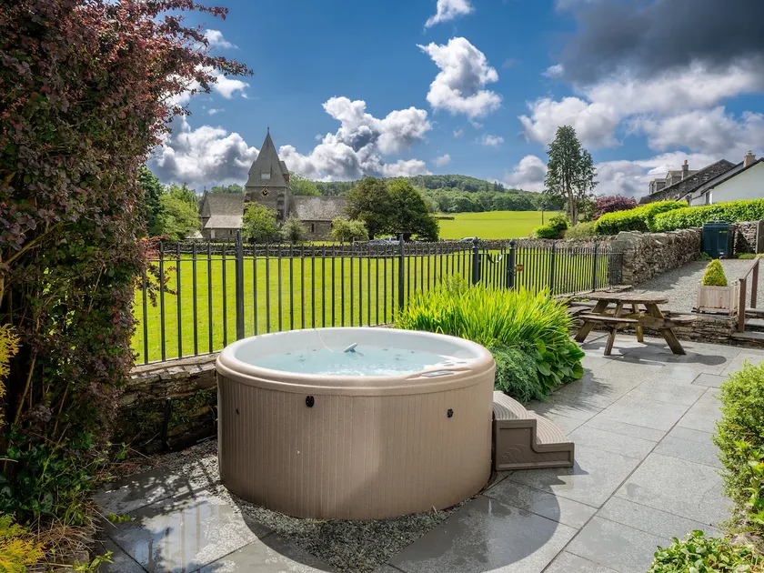Stunning Detached Barn Conversion With Hot Tub - Image 1