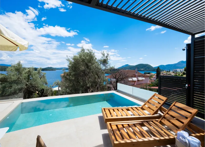 Nicole's Shore Private Pool - Image 1
